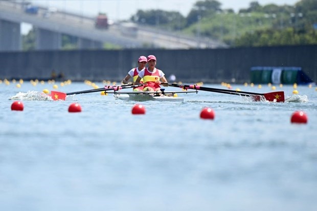 The Vietnamese rowing pair at the first official day of competition at the Olympics. (Photo: AFP/VNA)