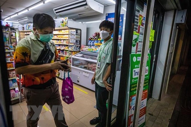 At a convenient store in Thailand's Bangkok (Photo: VNA)