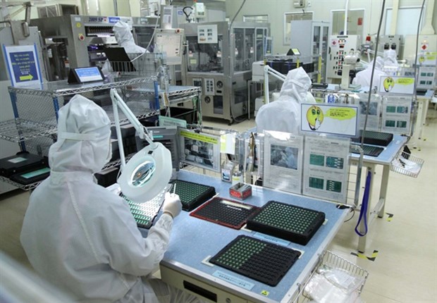 Phones and electronic products were the top export products of Vietnam (Photo: VNA)