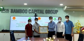 Tập đoàn Bamboo Capital tặng tỉnh Long An 50.000 bộ kit test Covid-19