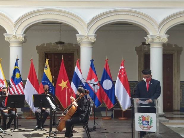 President of the ASEAN Committee in Caracas (ACC) Indonesia Ambassador Imam Edy Mulyono speaks at the event. (Photo: baoquocte.vn)