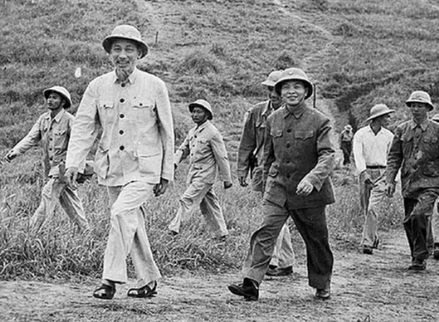 General Vo Nguyen Giap (R) and President Ho Chi Minh (L). (File Photo)