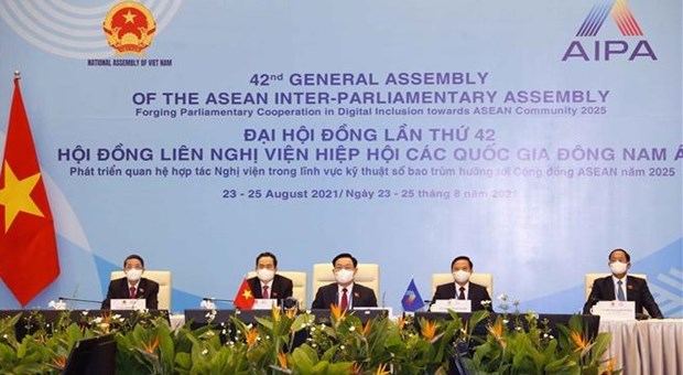 National Assembly Chairman Vuong Dinh Hue and other delegates of Vietnam attends the AIPA-42 opening ceremony via videoconference on August 23 morning (Photo: VNA)