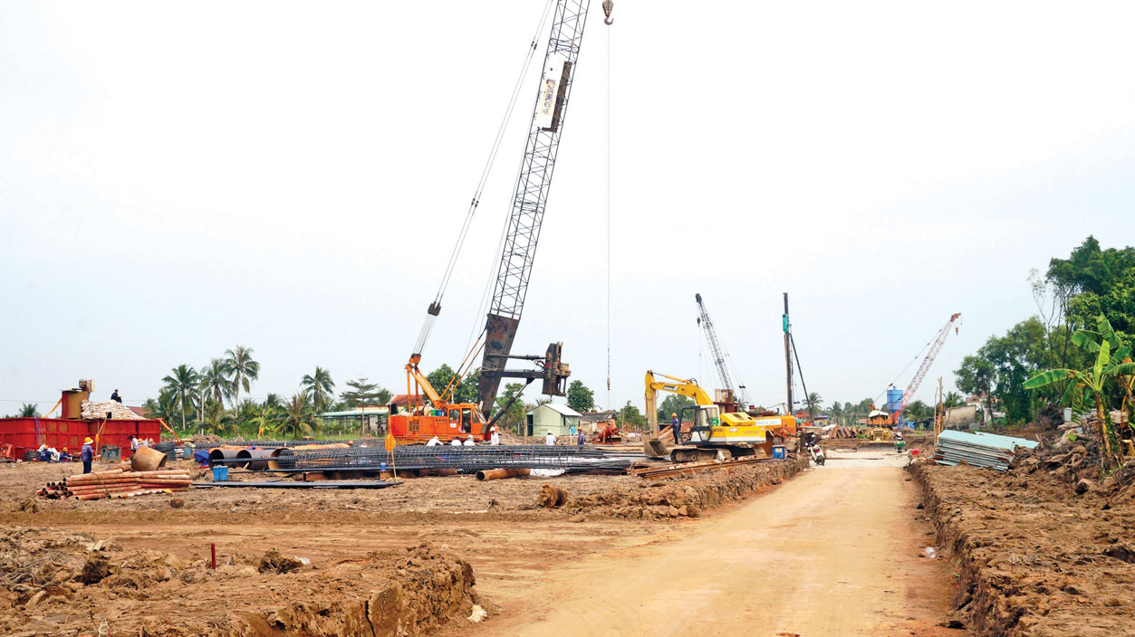 A section of the ring road project of Tan An City is under construction