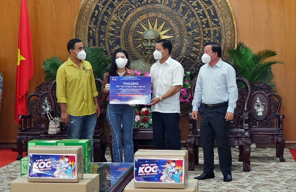 Leaders of Long An province thanks the Kim Oanh Charity Fund for their concern and support to the province in the Covid-19 epidemic prevention and control 