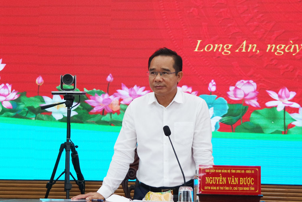 Secretary of the Provincial Party Committee, Head of the Long An Steering Committee for Covid-19 prevention and control - Nguyen Van Duoc asks localities to speed up the progress of vaccination against Covid-19