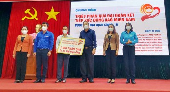 Kiến Tường, Cần Giuộc: Tiếp nhận quà từ chương trình ‘Triệu phần quà đại đoàn kết tiếp sức đồng bào miền Nam vượt qua đại dịch Covid-19’