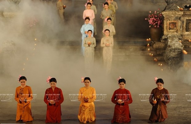 Ao dai show in Hue Festival - Illustrative image (Source: VNA)