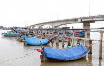 Official requests directing vessels to avoid upcoming typhoon