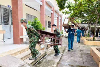 Lực lượng vũ trang tỉnh Long An hỗ trợ các huyện ‘vùng xanh’ chuẩn bị năm học mới