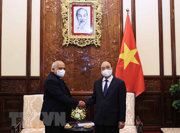 President's upcoming visit to affirm continuity of Vietnam-Cuba solidarity: Ambassador hinh anh 2 President Nguyen Xuan Phuc receives Cuban Ambassador to Vietnam Orlando Nicolás Hernándes Guillén. (Photo: VNA)