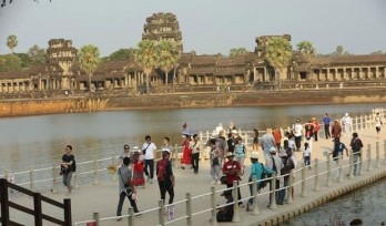 Cambodia considers reopening tourism for vaccinated foreign tourists