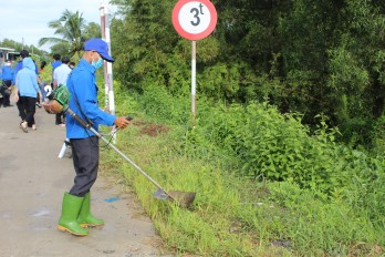 Đức Huệ tổ chức các hoạt động 'Ngày Chủ nhật xanh'