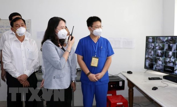 Vice President Vo Thi Anh Xuan at COVID-19 treatment hospital No.2 (Photo: VNA)