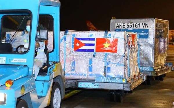 1.05 million doses of Abdala COVID-19 vaccine was transported to Vietnam on the President's flight. (Photo: VNA)