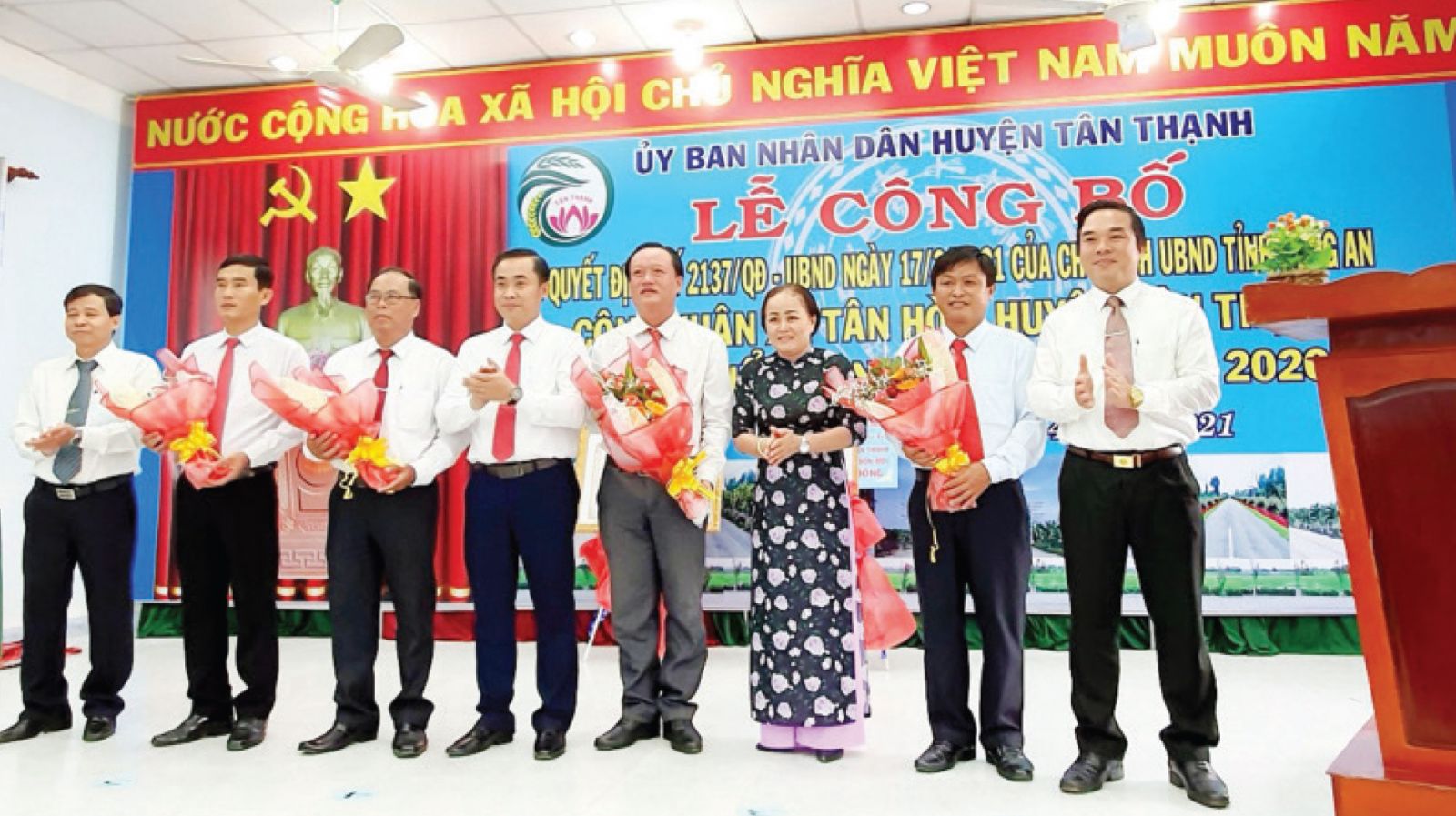 Xã Tân Hòa đón nhận danh hiệu xã đạt chuẩn nông thôn mới vào tháng 4/2021 (Ảnh tư liệu)