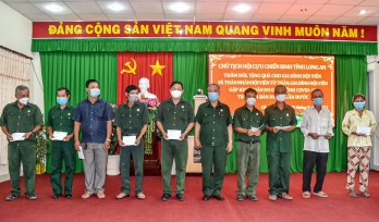 Hội Cựu chiến binh tỉnh thăm, tặng quà gia đình hội viên và thân nhân tử vong do dịch Covid-19