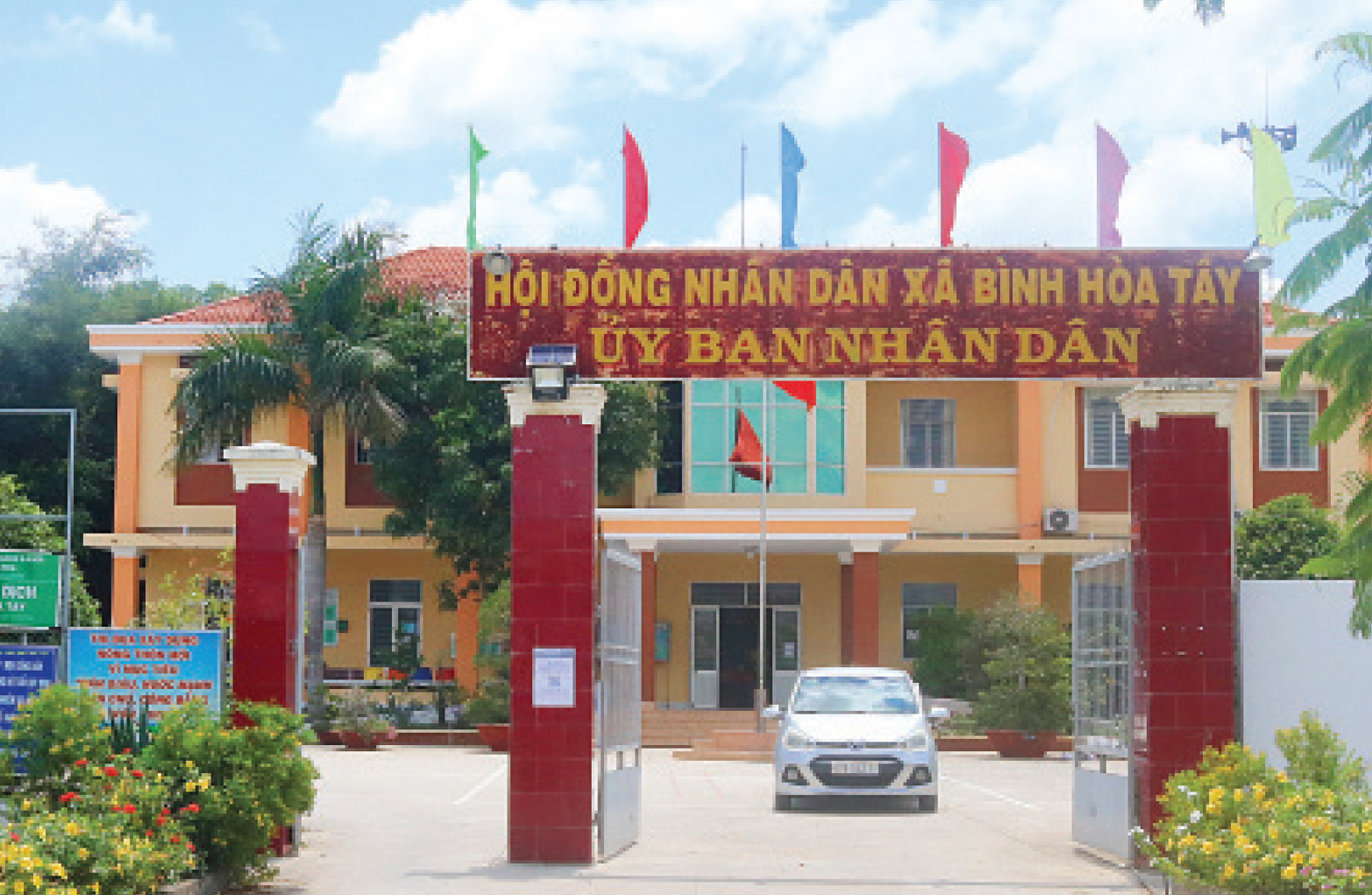 Building a cultural life in association with implementing new-style rural commune criteria contributes to the prosperity of Binh Hoa Tay appearance