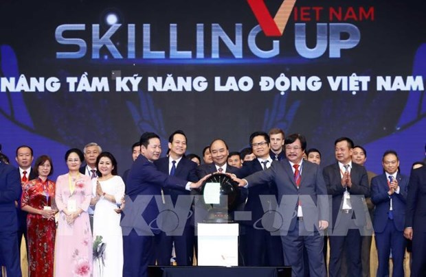 Then Prime Minister Nguyen Xuan Phuc and delegates at the forum "Enhancing Vietnamese labour skills" in November 2019 (Photo: VNA)