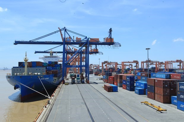 State budget collection from import-export activities reached 285.62 trillion VND (12.53 billion USD) in the first nine months of 2021. (Photo: VNA)