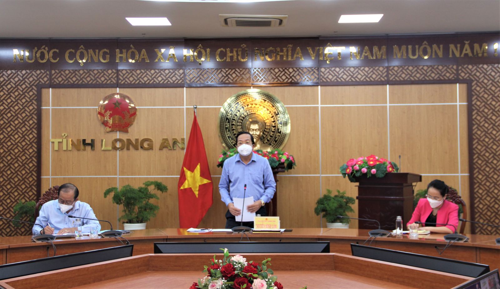 Vice Chairman of the Provincial People's Committee - Nguyen Minh Lam chairs the conference to review agricultural production in 2021 and deploy the winter-spring rice crop 2021-2022