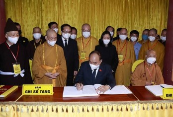 Vietnamese leaders pay tribute to Most Venerable Thich Pho Tue