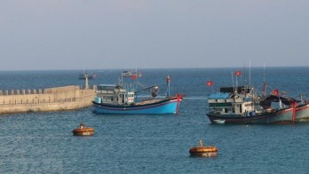 Kien Giang fishermen receive support to resume operations