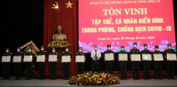 Bộ Chỉ huy Quân sự tỉnh Long An tôn vinh điển hình trong phòng, chống dịch Covid-19