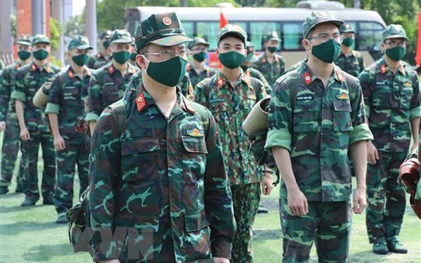 Students and lecturers from the Military Medical University depart for Ho Chi Minh City and southern localities to support them in COVID-19 prevention and control (Photo: VNA)