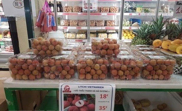 Thanh Ha lychees in a supermarket in France (Photo: VNA)