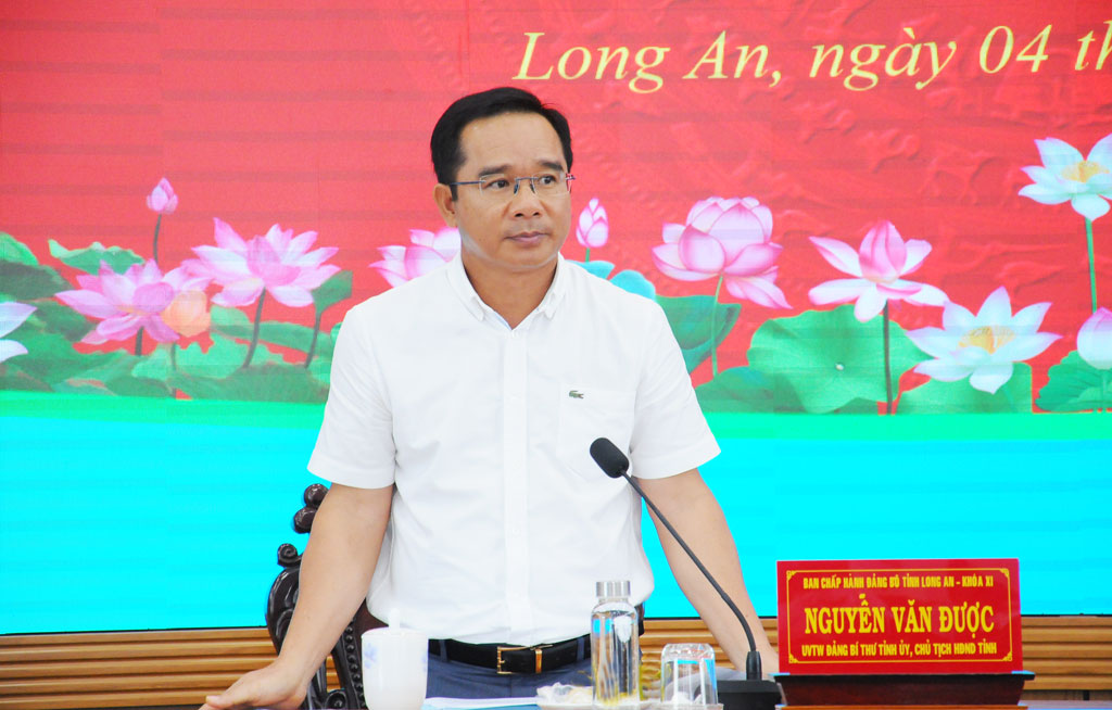 Secretary of the Provincial Party Committee - Nguyen Van Duoc suggests that people need to be calm, cautious and absolutely not subjective before the epidemic situation