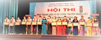 Cán bộ truyền thanh cơ sở ‘thi tài’ tuyên truyền về an toàn giao thông