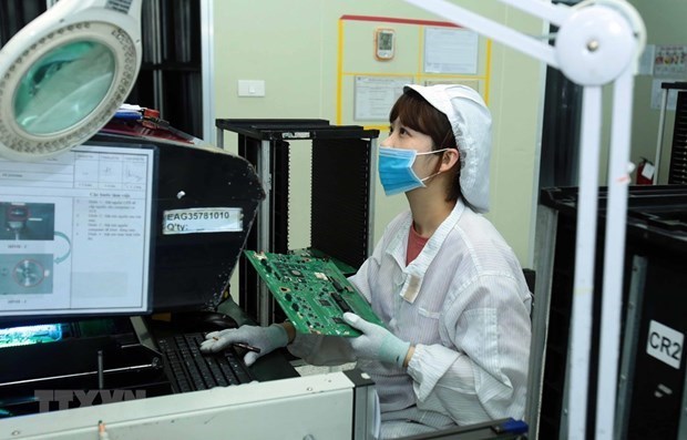 Electronics exports are forecast to reach about 50 billion USD in 2021, up 13.5 percent from last year (Photo: VNA)