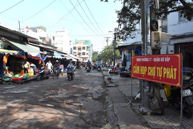 An area in Go Vap district where self-organised markets and street vendors are forbidden. Districts in HCM City are considering fixed spaces for street vendors to work. (Photo: sggp.org.vn)