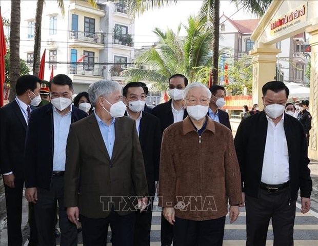 Party General Secretary Nguyen Phu Trong (middle, front) attends the National Great Unity Festival in Yen So commune (Photo: VNA)