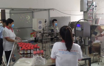 Long An: Local industry promotion funds support automatic filling and packing lines of shrimp paste for Ba Buoi business households