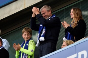 Tỉ phú Abramovich trở lại sân Stamford Bridge sau 3 năm, nhưng không dự trận Champions League