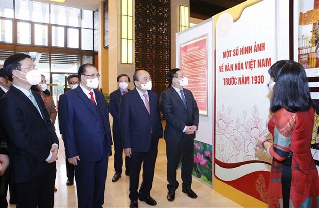 Delegates visited an exhibition themed “Culture enlightens people’s path (Photo: VNA)