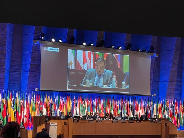 The 41st session of the UNESCO General Conference, in which a resolution on the commemoration of the birth and death anniversaries of the Vietnamese poets and others is adopted (Photo: VNA) 