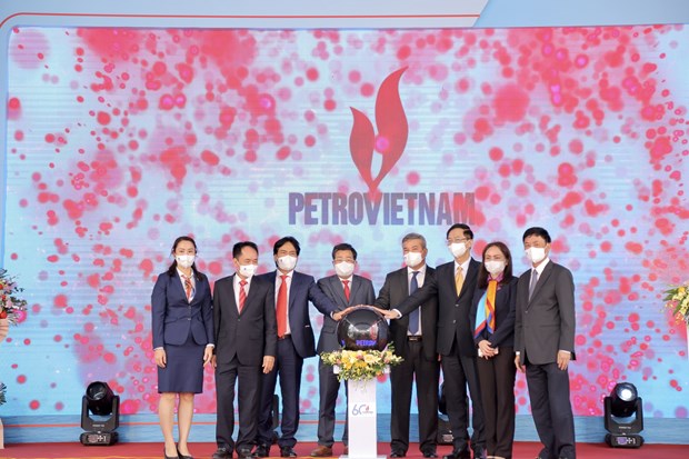 At the ceremony to announce the PETROVIETNAM brand name. (Photo: VNA)