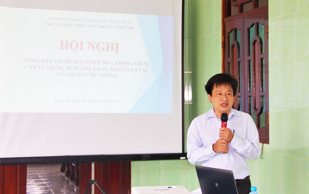 Deputy Head of Provincial Sub-Department of Rural Development and Irrigation - Le Hong Son speaks at the conference