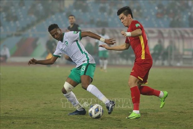 Forward Nguyen Tien Linh (in red) (Photo: VNA)