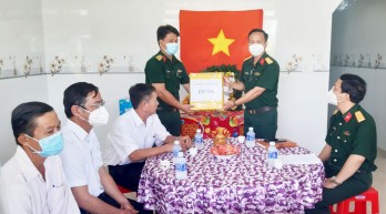 Bộ Chỉ huy Quân sự tỉnh tặng nhà đồng đội tại Tân Thạnh