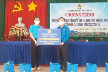 Liên đoàn Lao động tỉnh Long An trao 'Gói an sinh Công đoàn' tại huyện Châu Thành