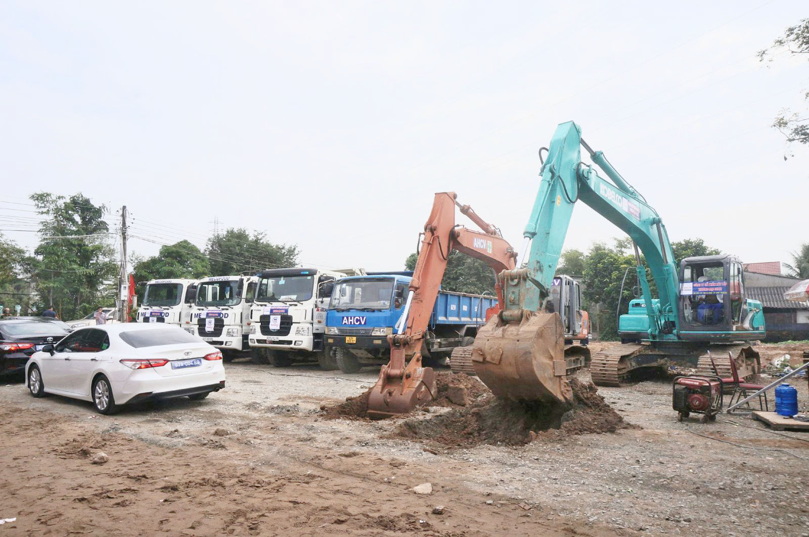 Machinery and equipment are mobilized to carry out the construction