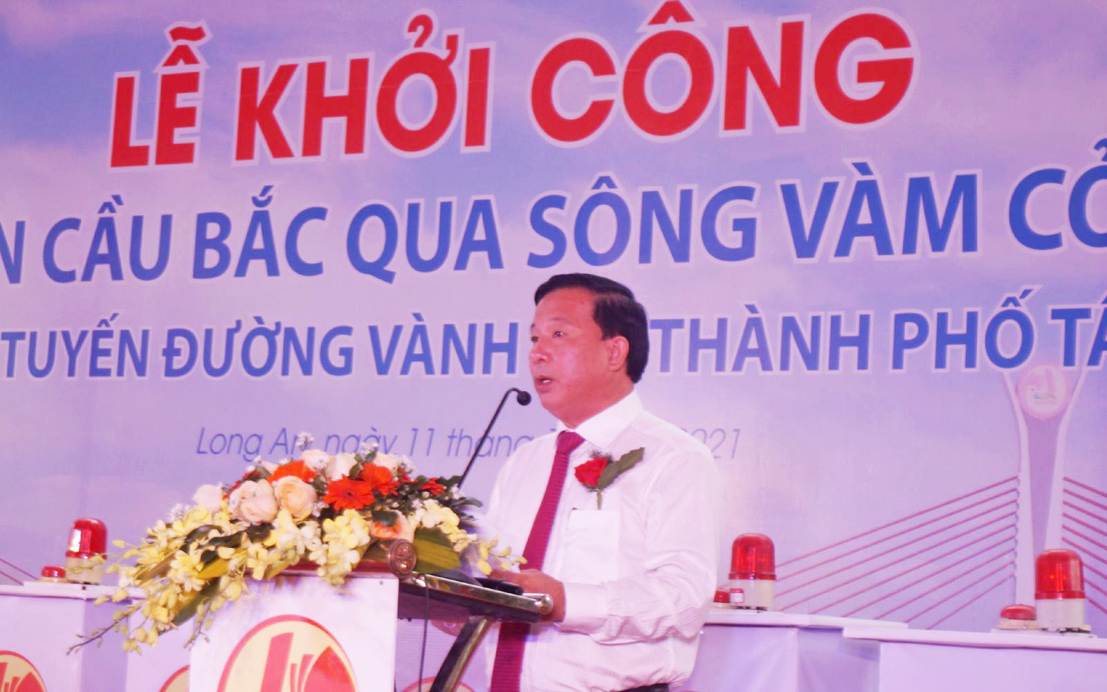 Chairman of the Provincial People's Committee - Nguyen Van Ut spoke at the groundbreaking ceremony