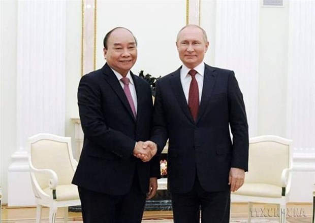 President Nguyen Xuan Phuc is welcomed by his Russian counterpart Vladimir Putin on November 30. (Photo: VNA)