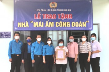 Liên đoàn Lao động tỉnh trao tặng ‘Mái ấm Công đoàn’ tại huyện Cần Giuộc