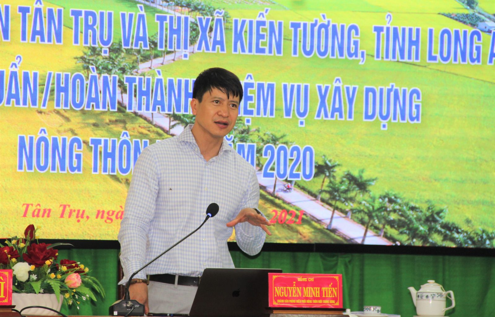 Chief of Office for Coordination of Central New-style Rural Areas - Nguyen Minh Tien speaks at the appraisal conference