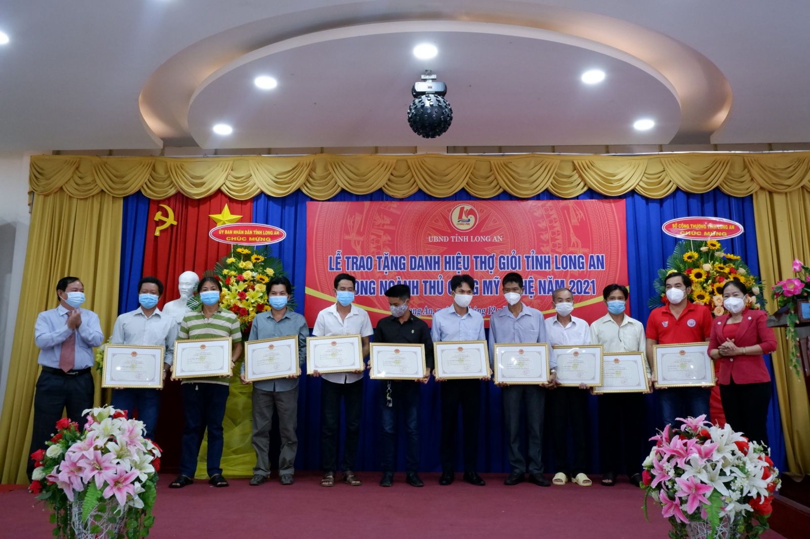 12 skilled craftsmen are awarded titles in the handicraft industry